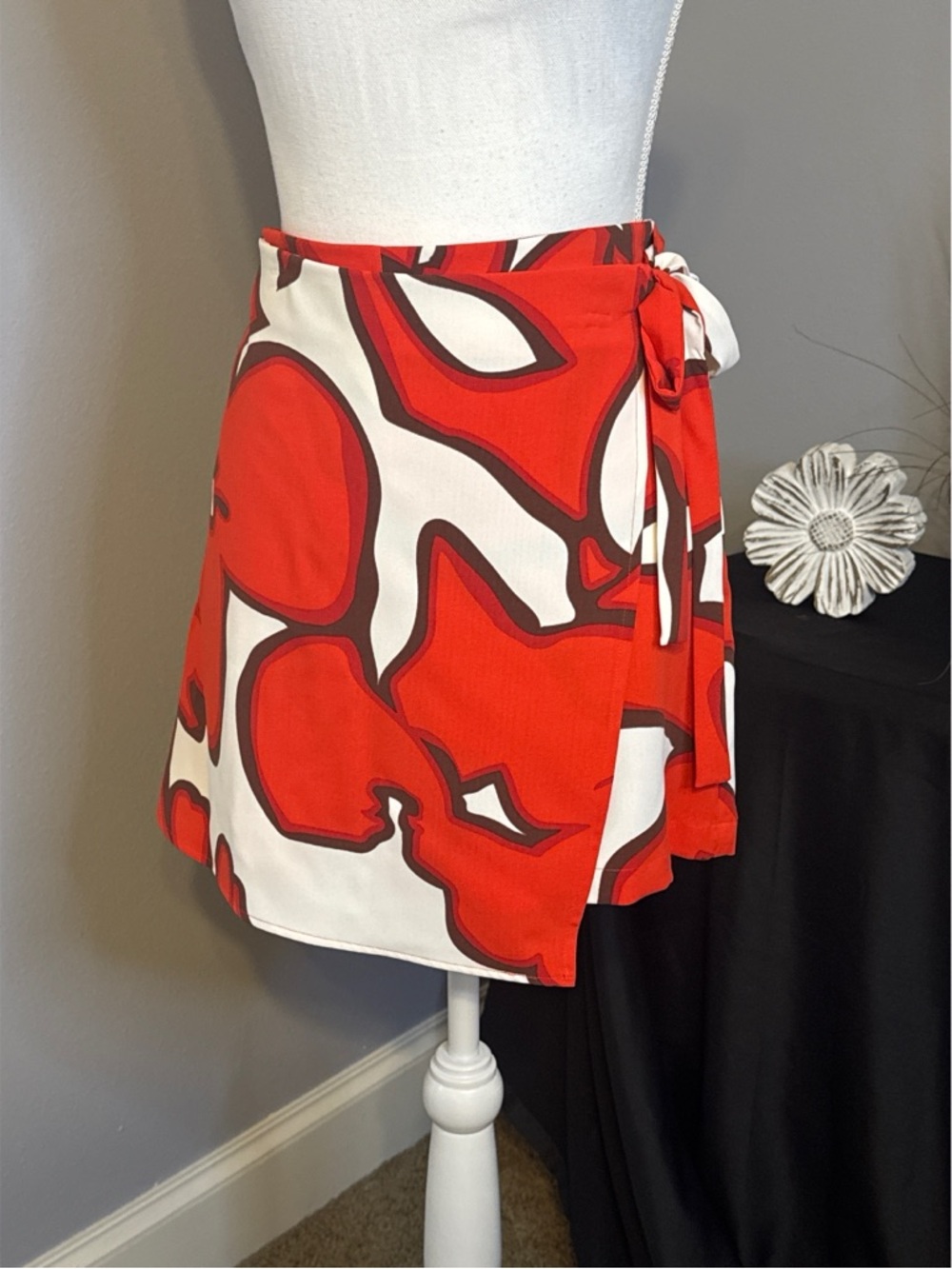 Nine West Red Print Skort Wrap Style NWT Medium